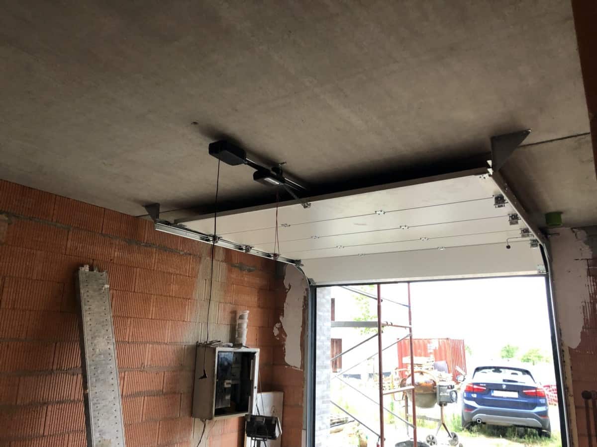 How Much Weight Can a Garage Wall Hold? - YourCarCave.com