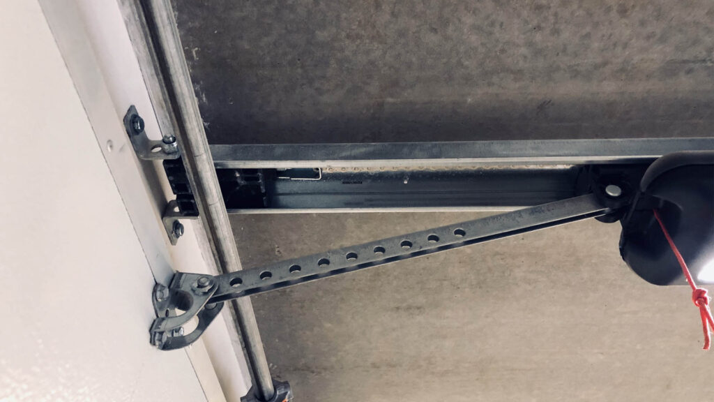 Garage_door_arm