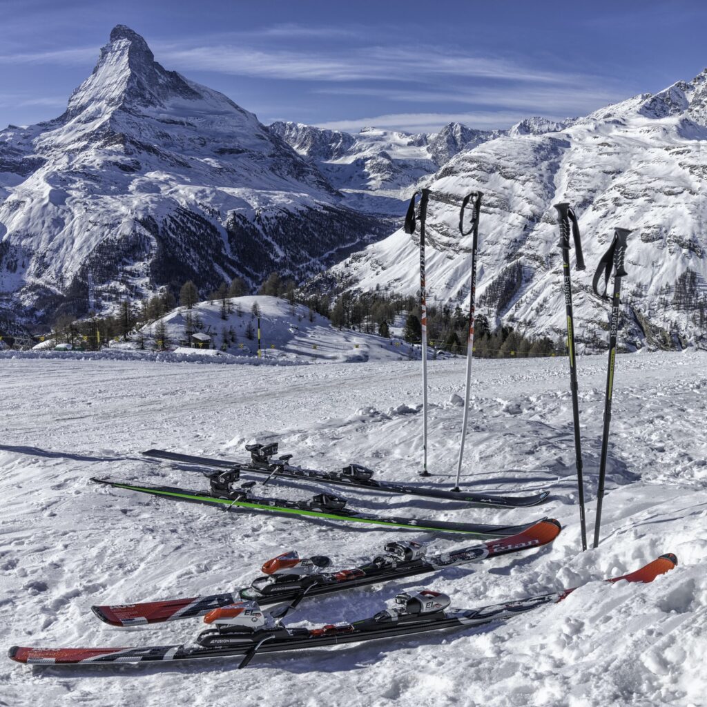 Skis_Parked_mountain